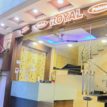אויאיין Hotel Royal Palace - 150 Meters From Mahakal Temple מראה חיצוני תמונה